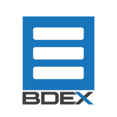Logotipo da BDEX: um quadrado azul com três barras brancas empilhadas e, embaixo, o nome BDEX em caixa-alta.